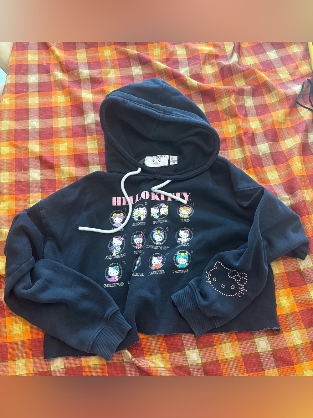 Sanrio x Forever 21 Hello Kitty Zodiac Cropped Hoodie